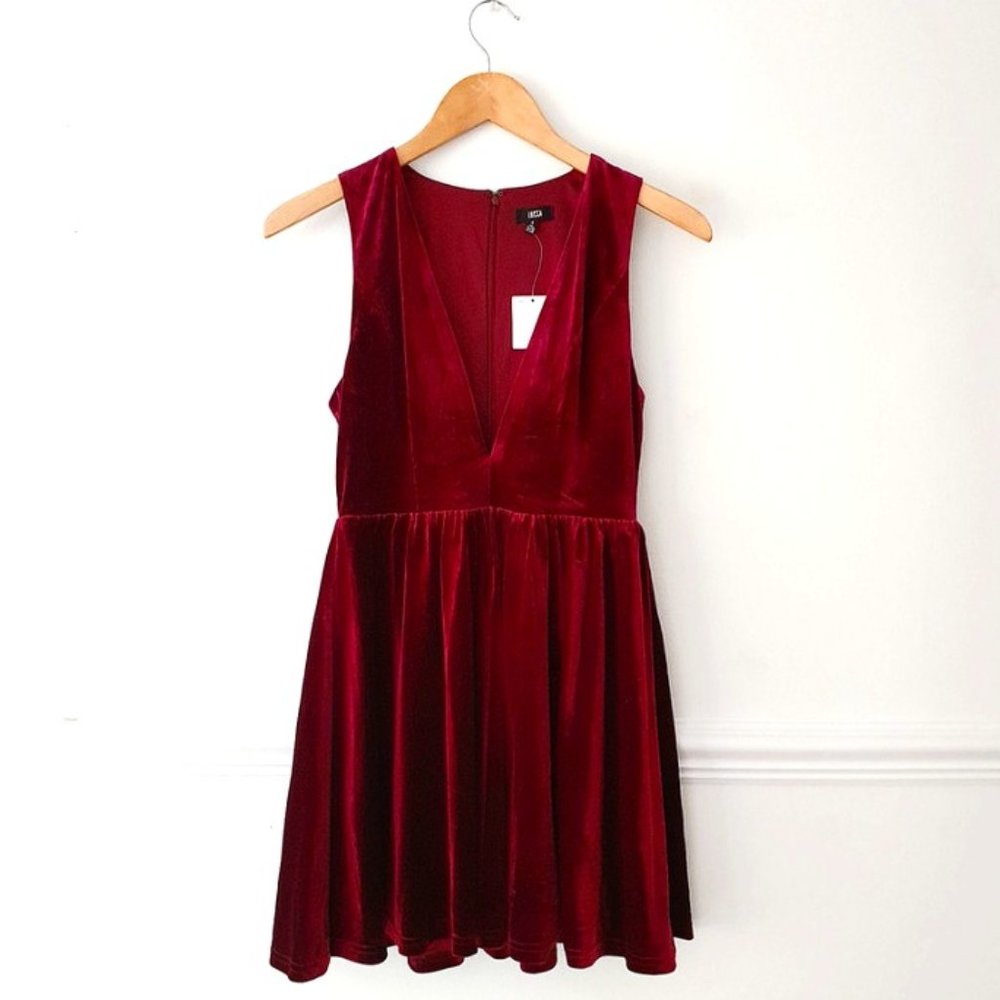 NWT Urban Outfitters Lucca size small gorgeous burgundy velvety mini dress - Picture 1 of 5
